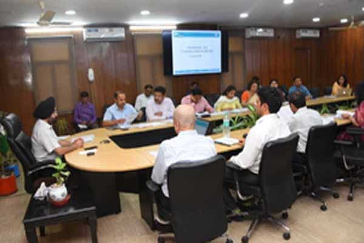 देहरादून : मुख्य सचिव ने सचिवालय में प्रदेश की ड्रोन पॉलिसी को लेकर की अहम बैठक